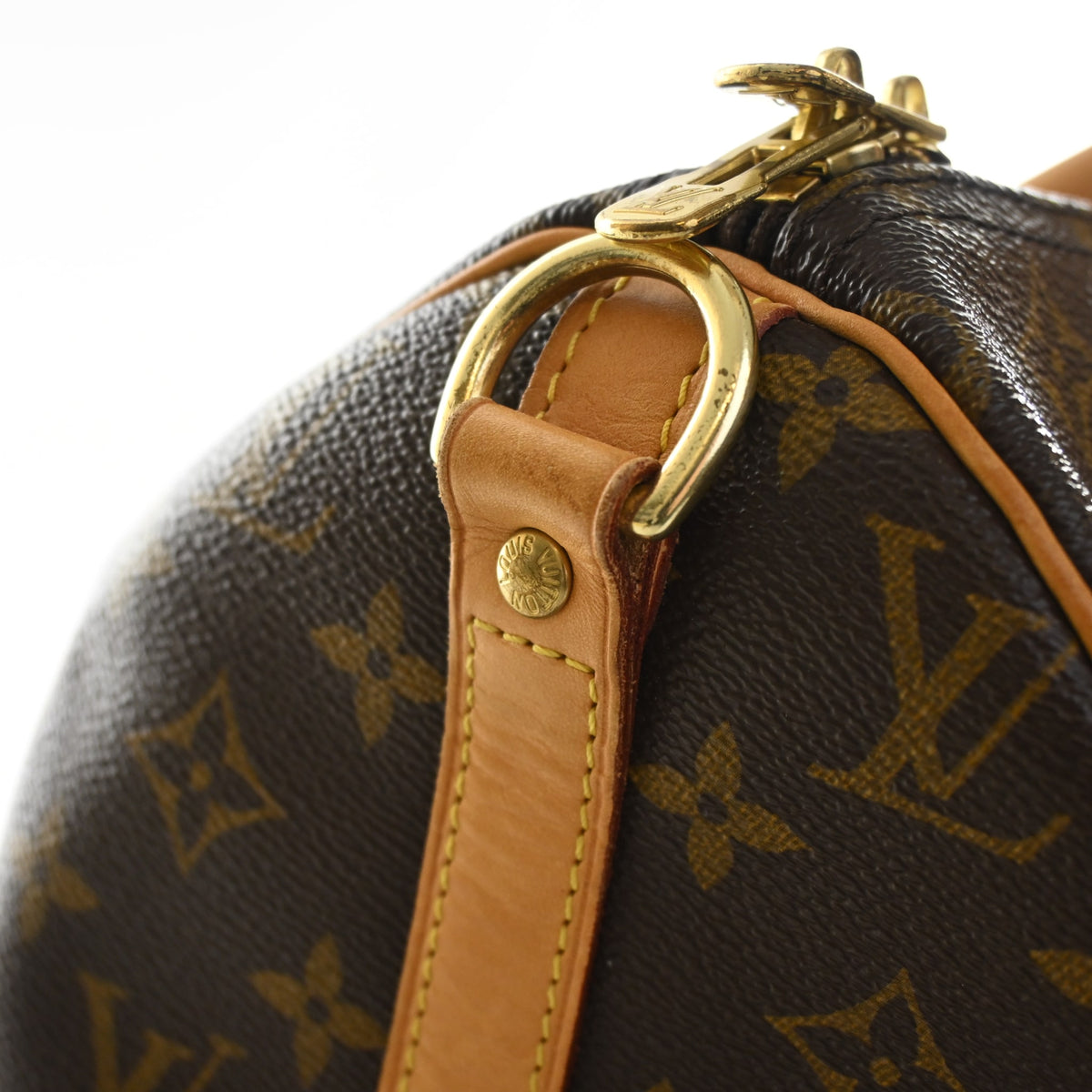 Pre-Owned Louis Vuitton Speedy Bandouliere 30 Monogram, gold hardware close-up