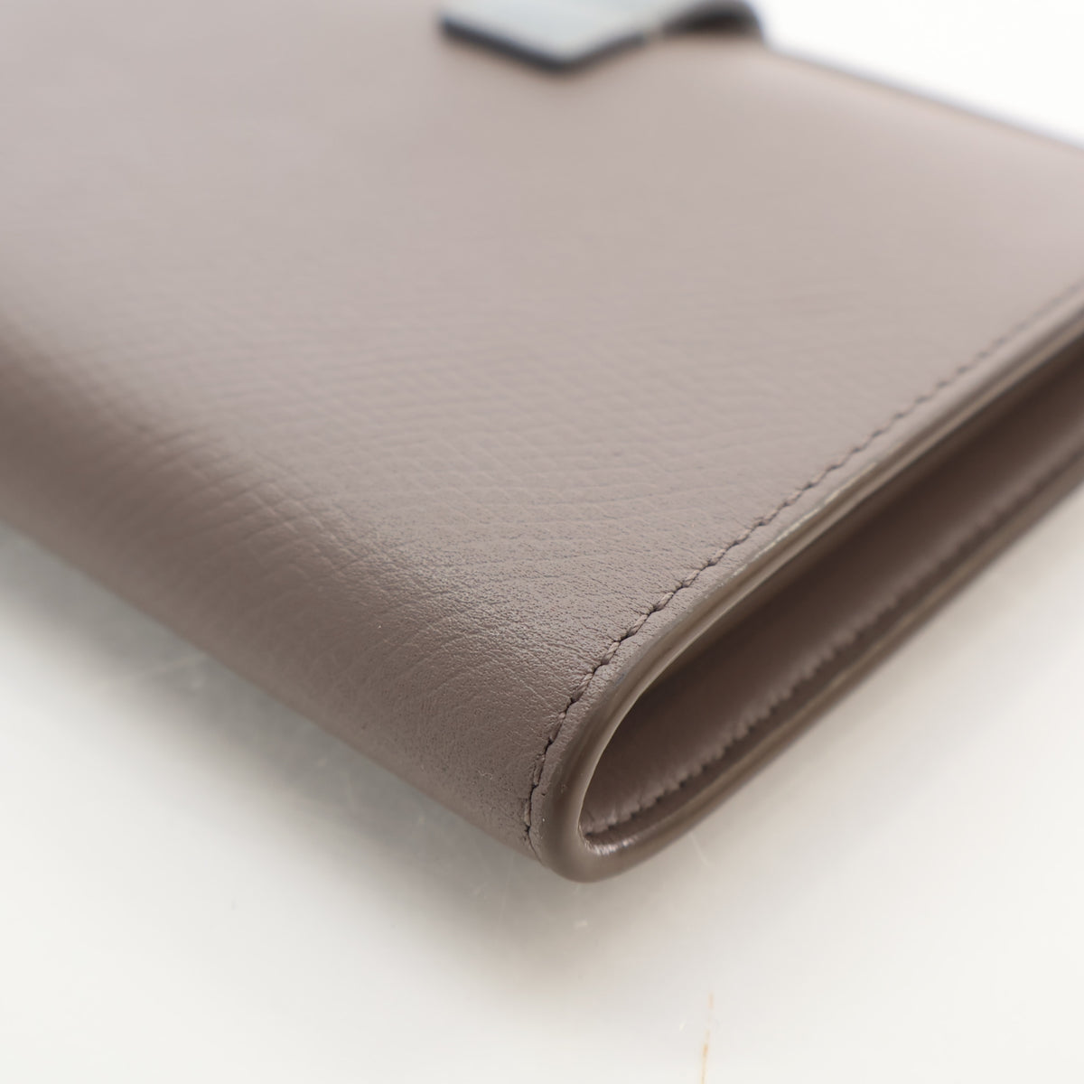 Pre-Owned Celine Wallet Medium Calfskin Strap, side profile, photo 12 of 16