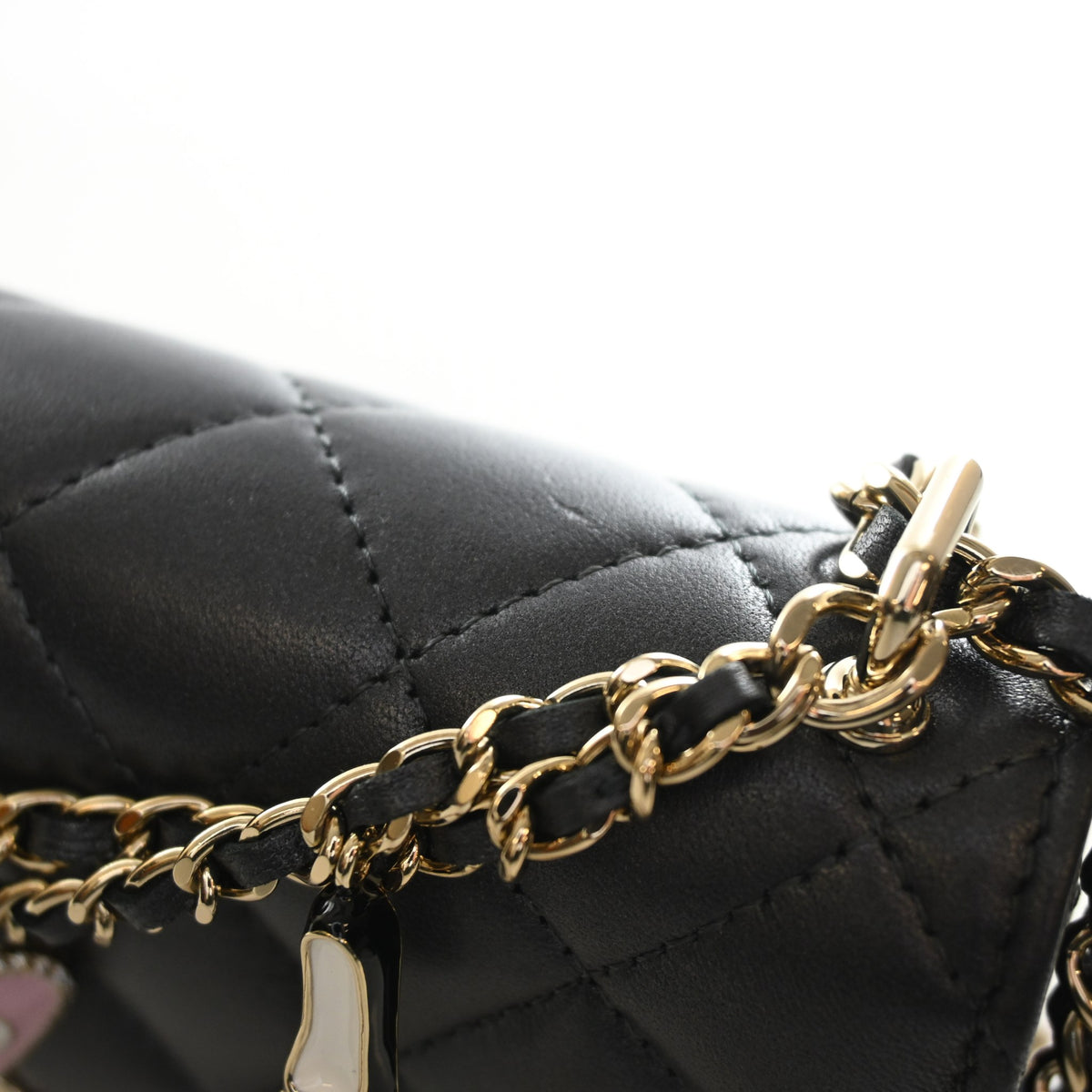 Pre-Owned Chanel Wallet On Chain Pearly Lambskin Charms WOC, strap detail (4)