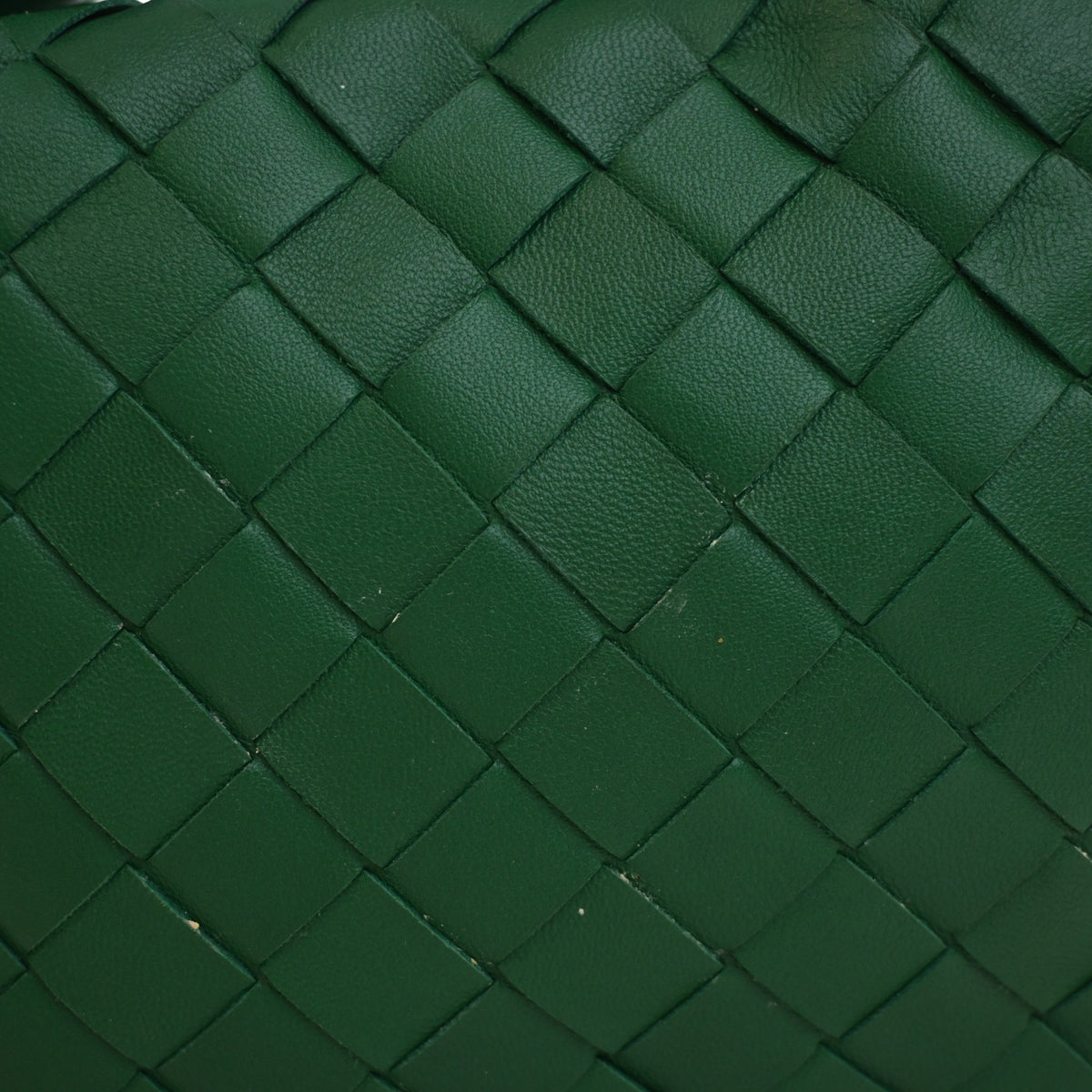Pre-Owned Bottega Veneta Jodie Mini Intrecciato Nappa Leather, corner and edge detail, photo 12 of 15