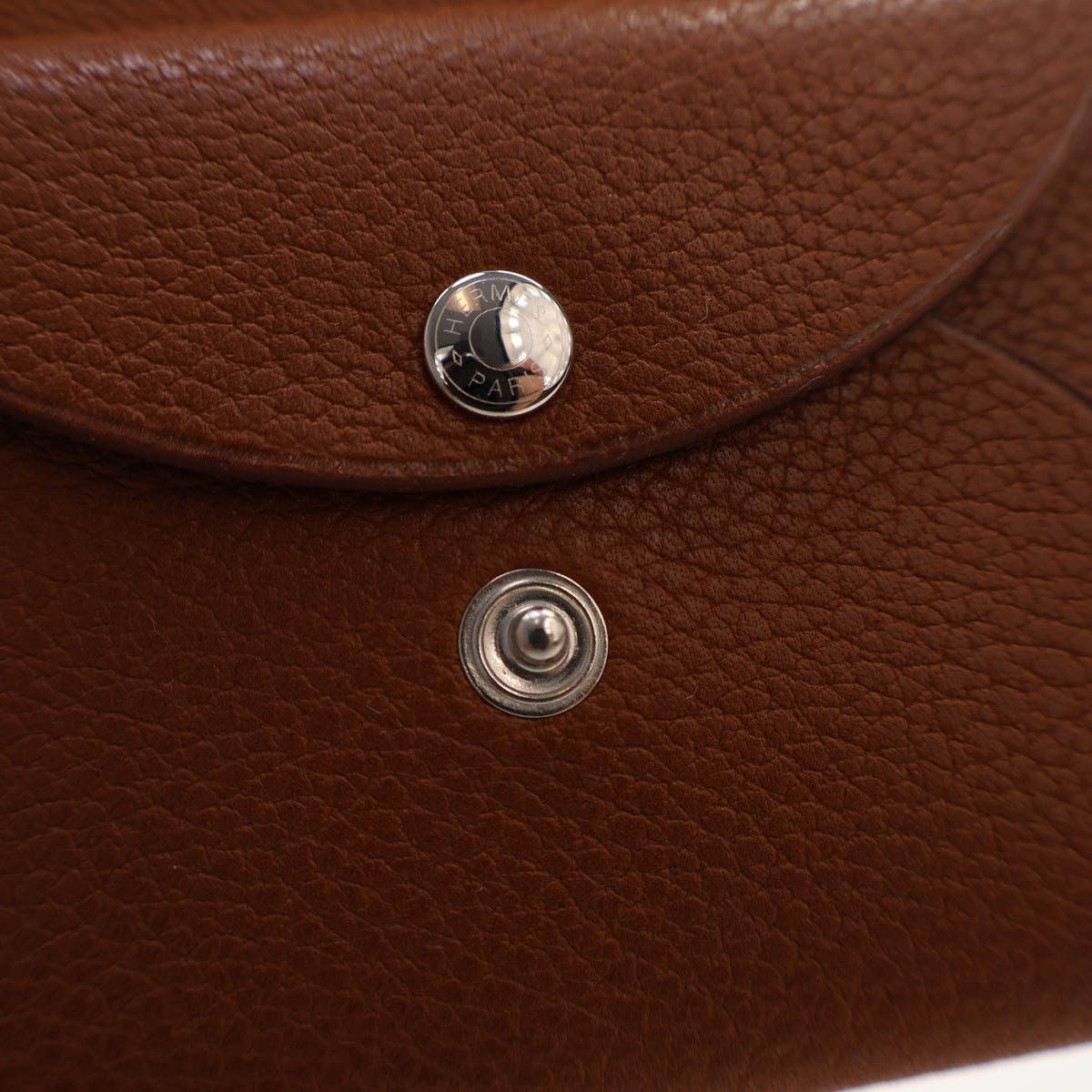 Pre-Owned Hermès Card Holder Fauve Barenia Leather Calvi Duo, silver hardware close-up