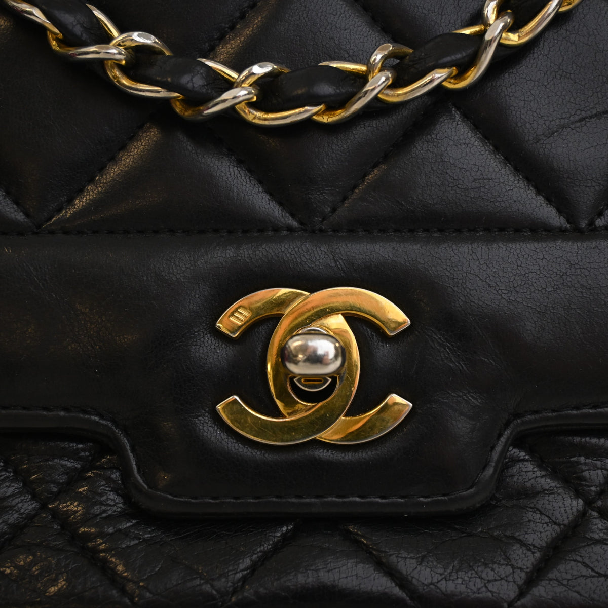 Vintage Chanel Flap Bag Lambskin Diana, gold hardware close-up