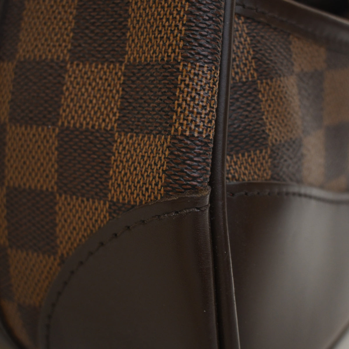 Vintage Louis Vuitton Damier Ebene Berkeley, corner detail