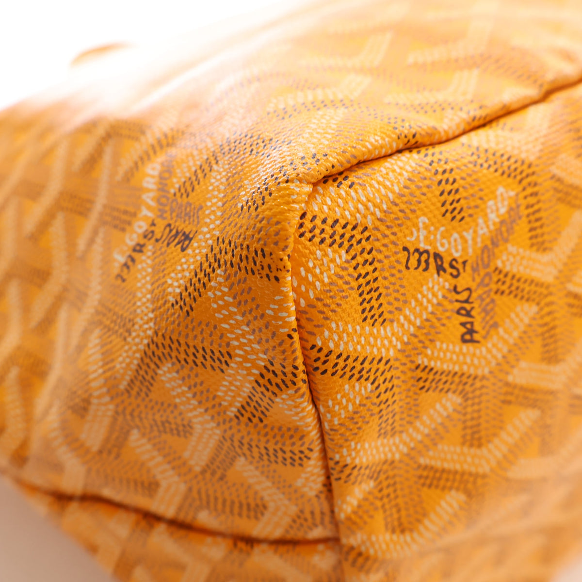 Pre-Owned Goyard PM Goyardine St. Louis, corner and edge detail, photo 13 of 18