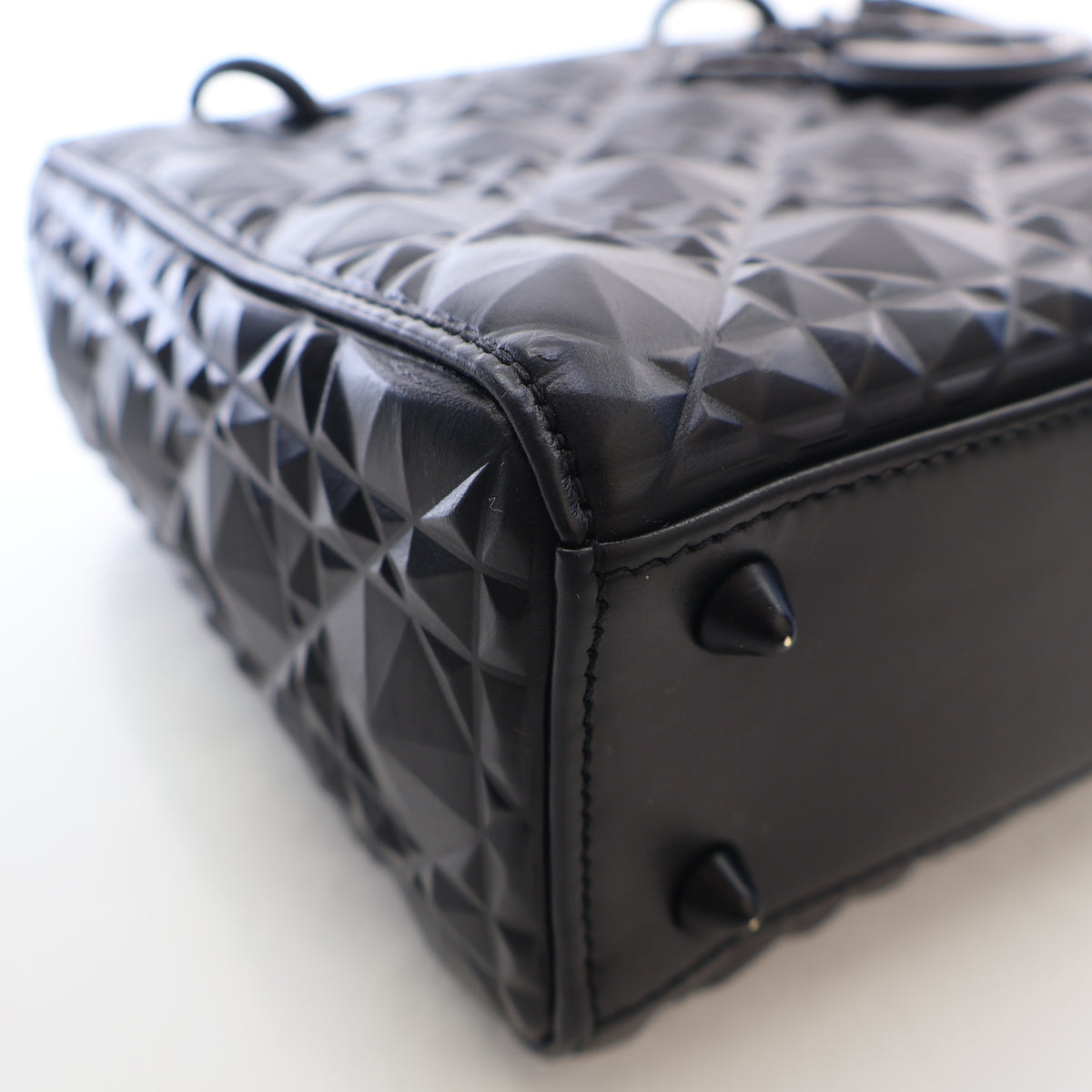 Pre-Owned Christian Dior Lady Dior Small Calfskin, corner and edge detail