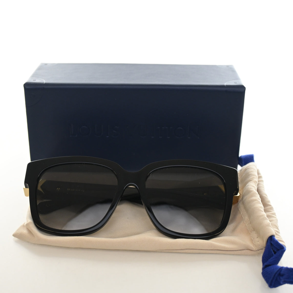 Pre-Owned Louis Vuitton Sunglasses Lv-go14 Square, shown with dust bag and packaging