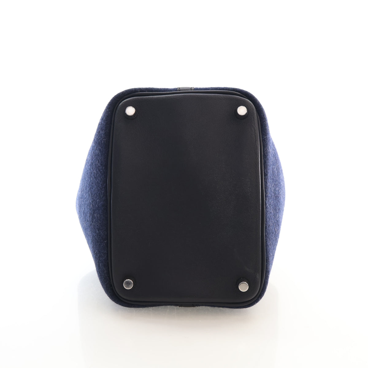 Pre-Owned Hermès Picotin Lock 18 Bleu Nuit Feutre, base and feet view, photo 9 of 14