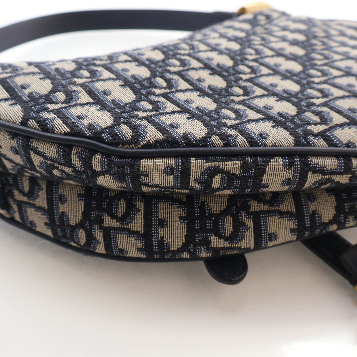 Pre-Owned Christian Dior Saddle Bag Medium Oblique, side profile, photo 15 of 19