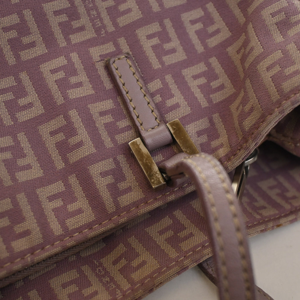 Pre-Owned Fendi Tote Bag Zucchino, gold hardware close-up