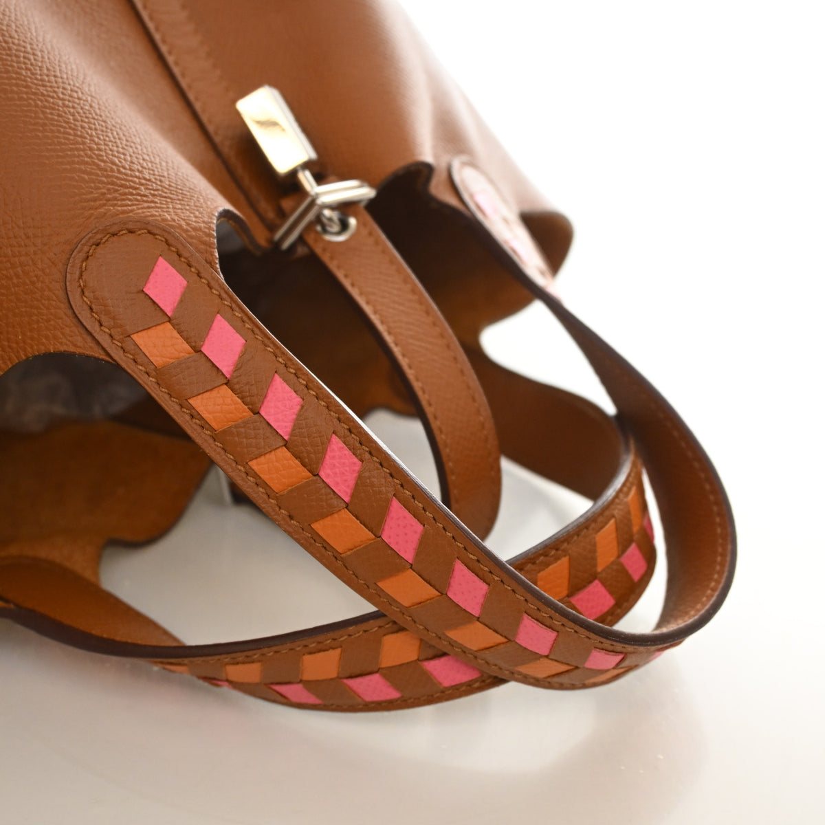 Pre-Owned Hermès Picotin Lock 18 Gold Epsom Leather Tressage De Cuir, gold hardware close-up
