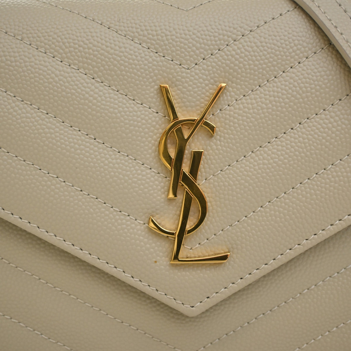 Pre-Owned Saint Laurent Chain Wallet Calfskin Cassandre, gold embossed logo detail