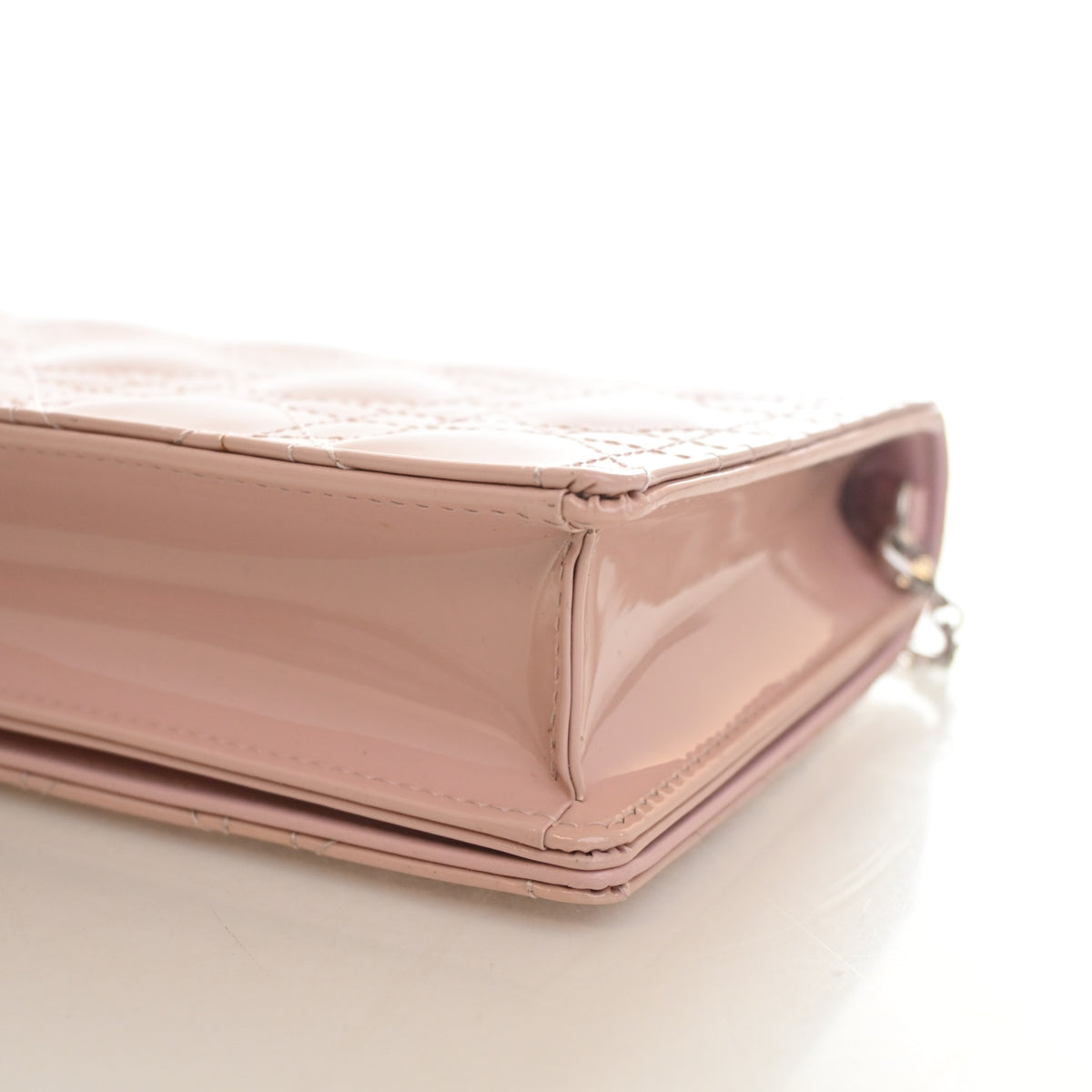 Pre-Owned Christian Dior Lady Dior Patent Leather Pouch, corner and edge detail