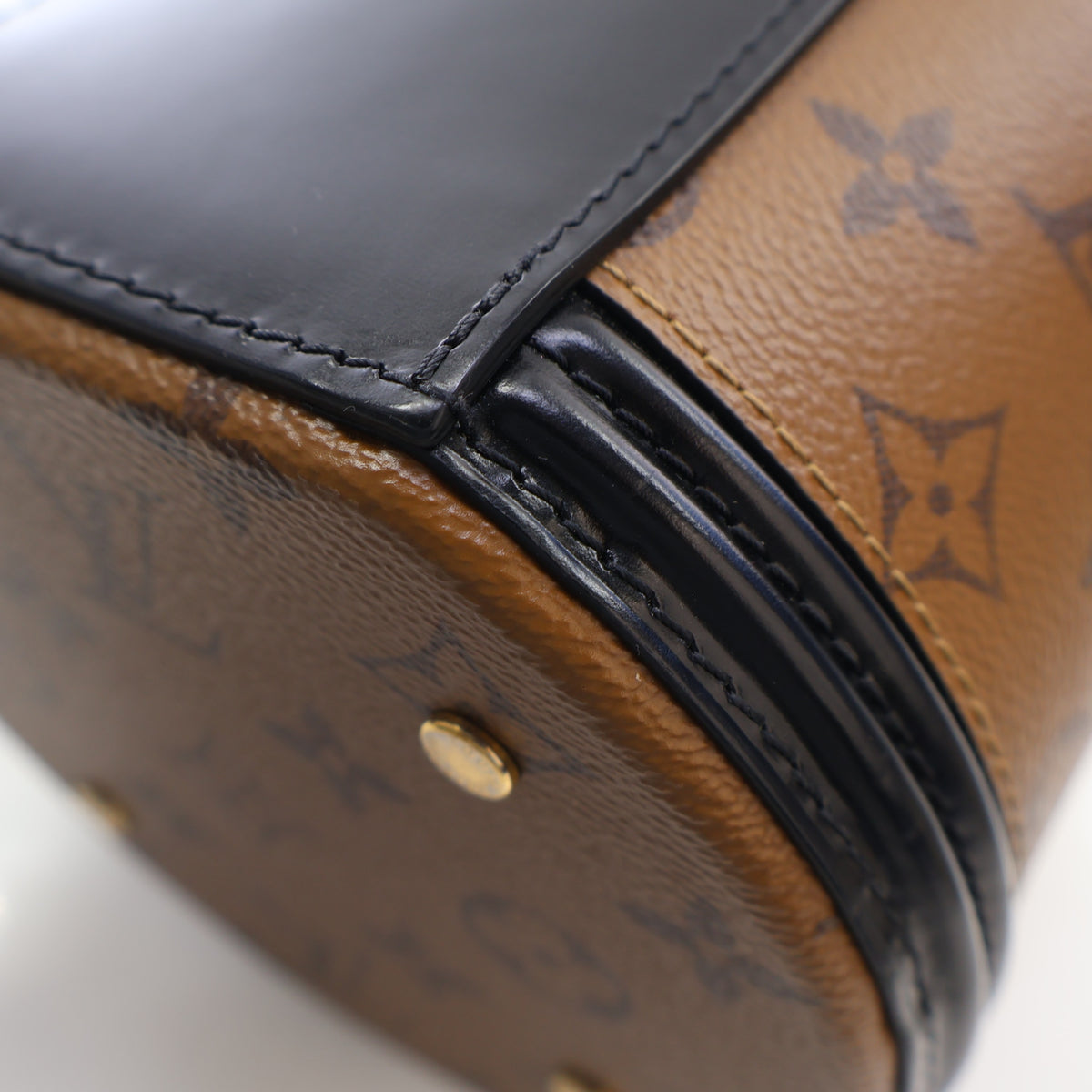 Pre-Owned Louis Vuitton Reverse Monogram Cannes, corner and edge detail, photo 13 of 15