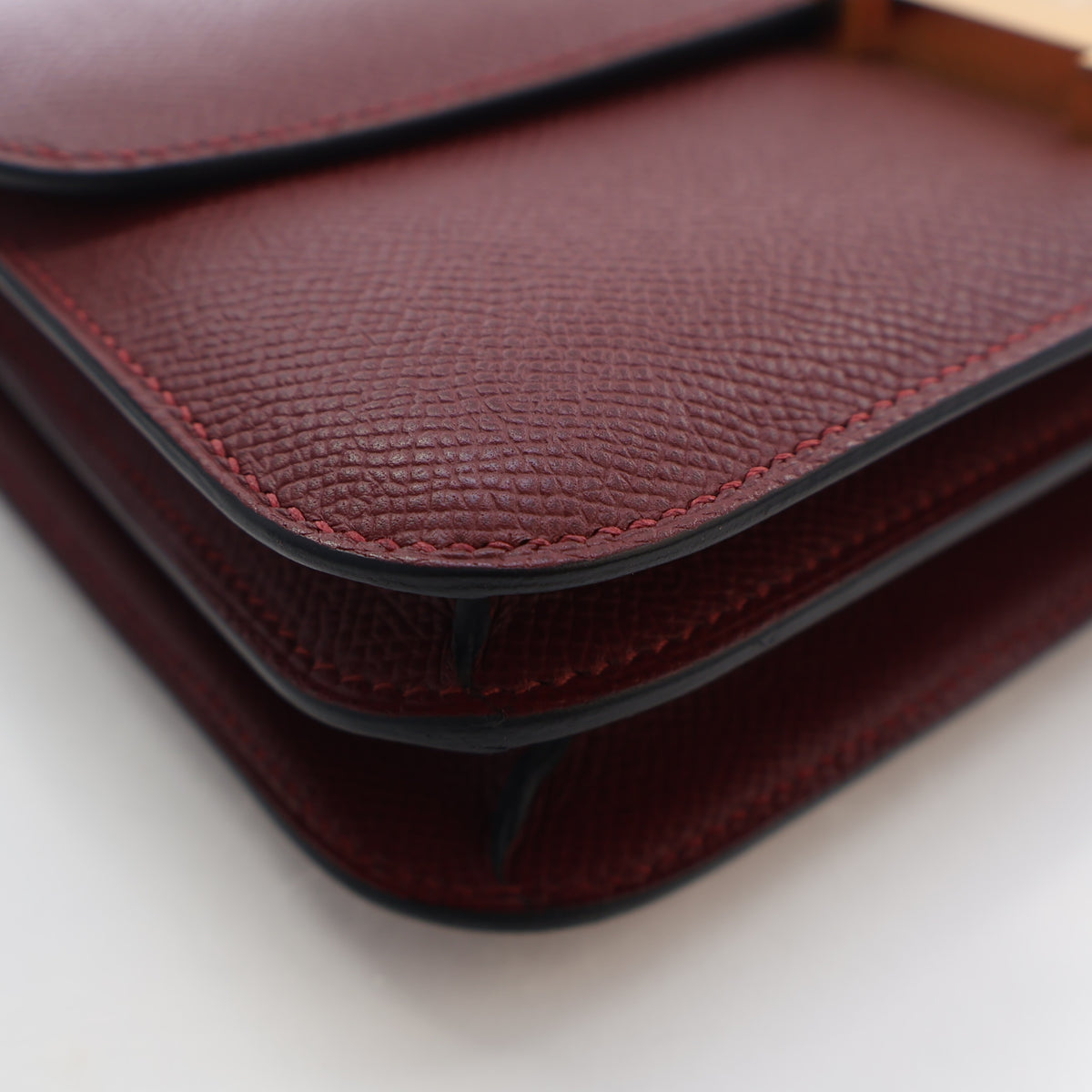 Pre-Owned Hermès Constance 25 Rouge H Epsom Leather Elan, corner and edge detail