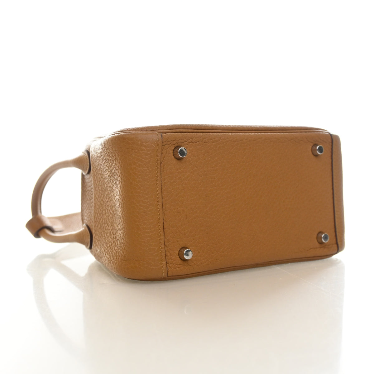 Pre-Owned Hermès Lindy Mini Sesame Clemence Leather 20, base and feet view