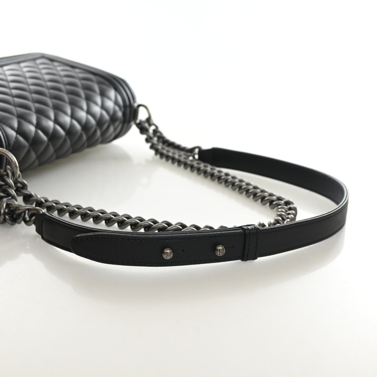 Pre-Owned Chanel Boy Bag Medium Caviar Leather, strap and chain detail