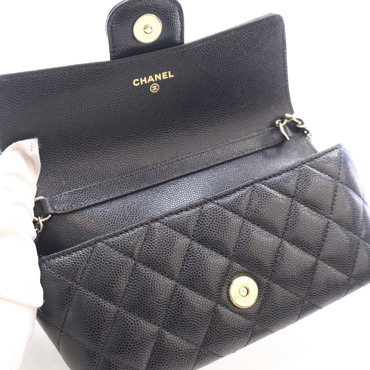 Pre-Owned Chanel Sunglasses Caviar Leather Case With Chain, open interior with lining