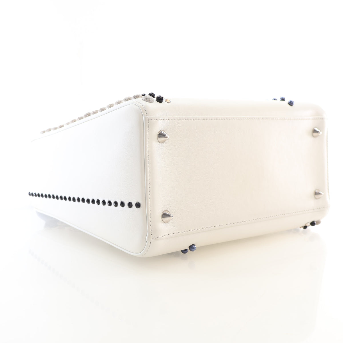 Pre-Owned Christian Dior Lady Dior Medium Calfskin, base and feet view