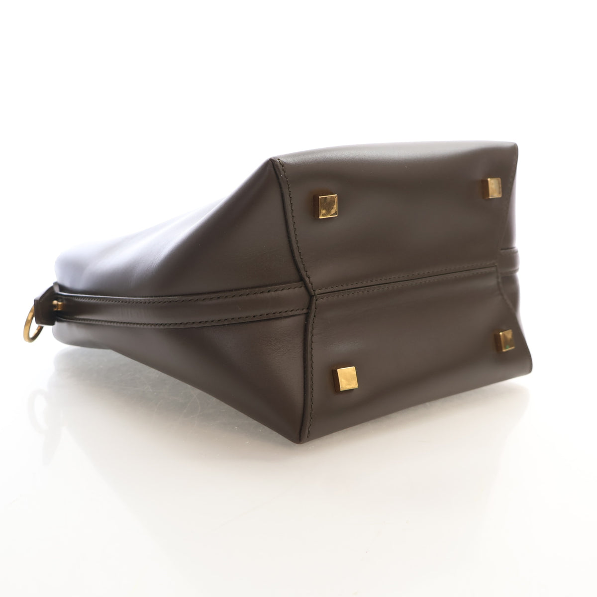 Pre-Owned Saint Laurent Bucket Bag Small Calfskin Le 37, base and feet view