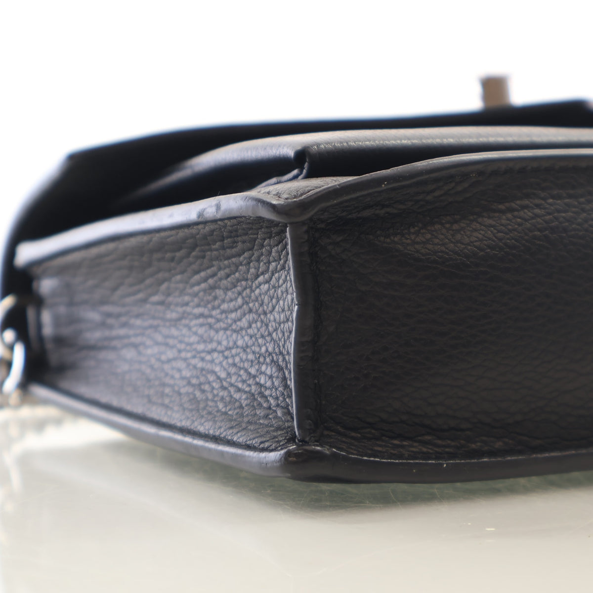 Pre-Owned Louis Vuitton Pochette Calfskin Mylockme Chain, side view