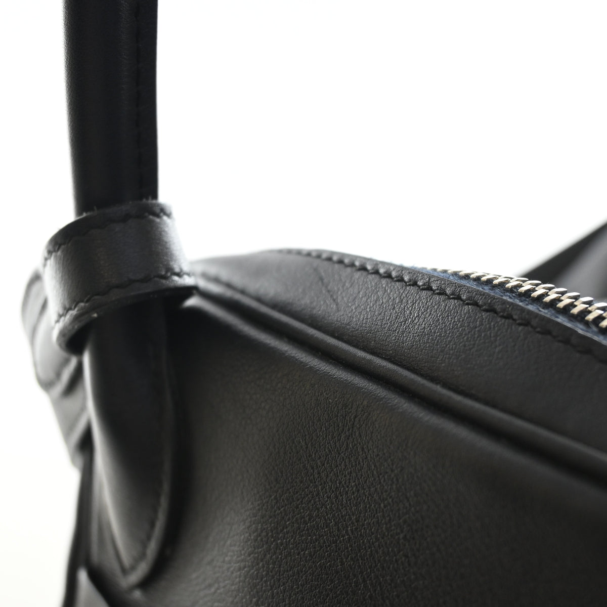 Pre-Owned Hermès Lindy 30 Bleu Nuit Swift Leather Verso, side profile, photo 15 of 15