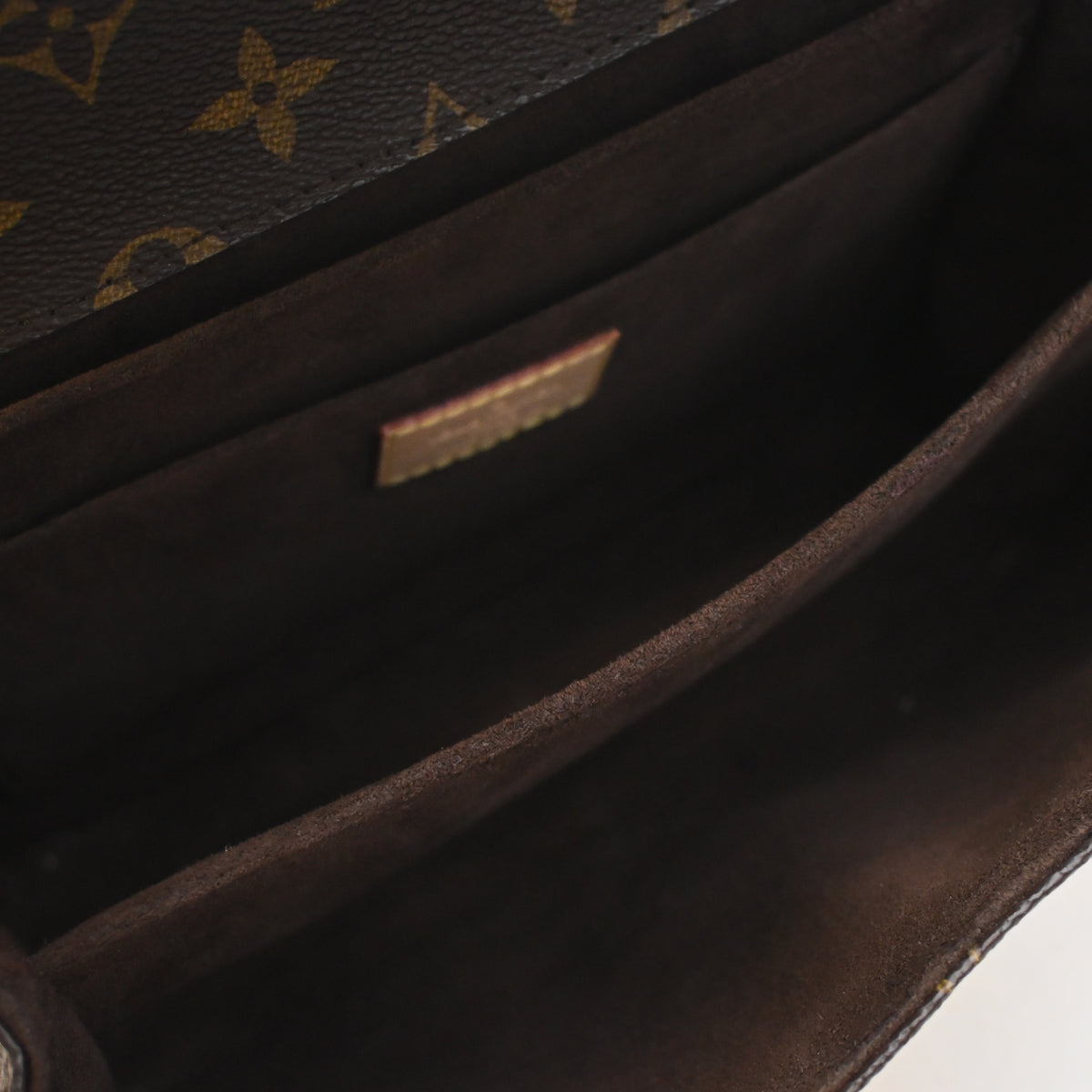 Pre-Owned Louis Vuitton Pochette Metis Monogram, open interior with lining