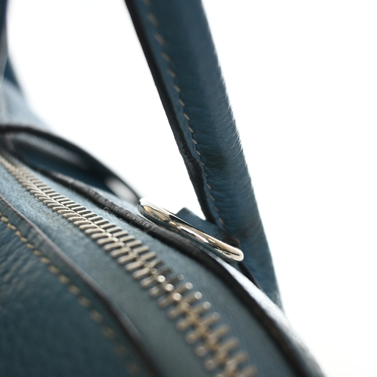 Vintage Hermès Bolide 31 Bleu Jean Clemence Leather, silver hardware close-up, photo 16 of 25