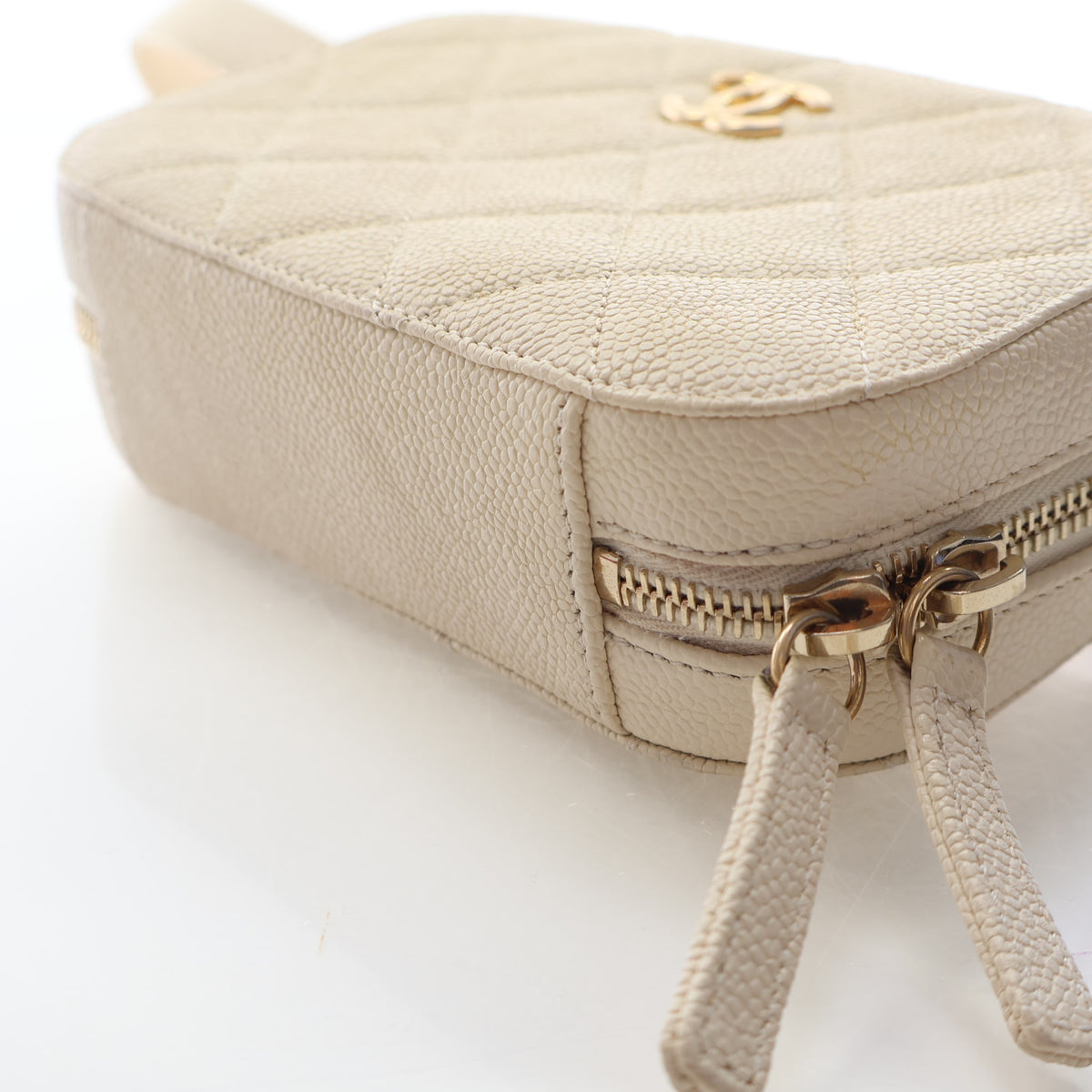 Pre-Owned Chanel Caviar Leather Quilted Waist Bag, corner detail