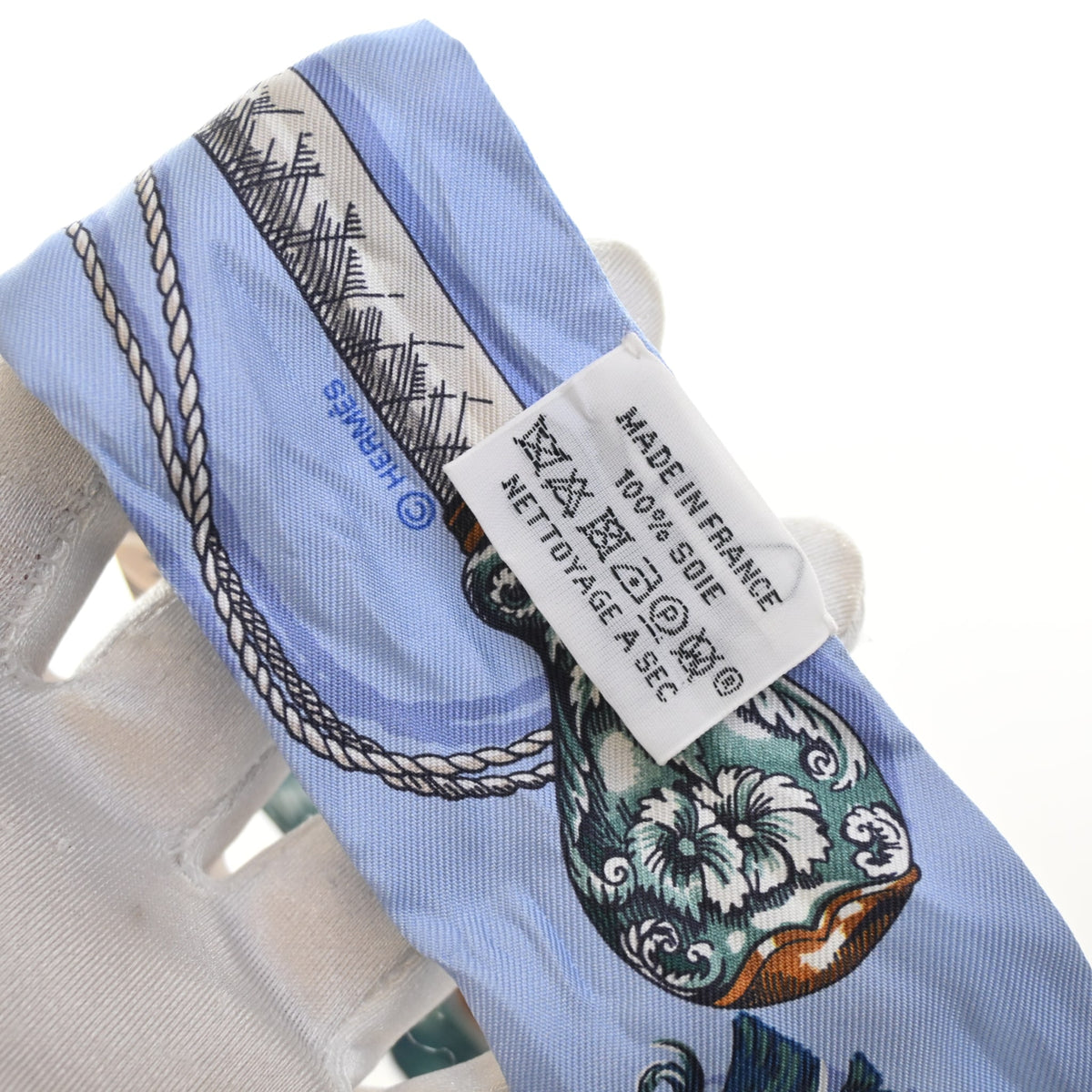 Pre-Owned Hermès Cavalcades Silk Twilly, interior label and date code