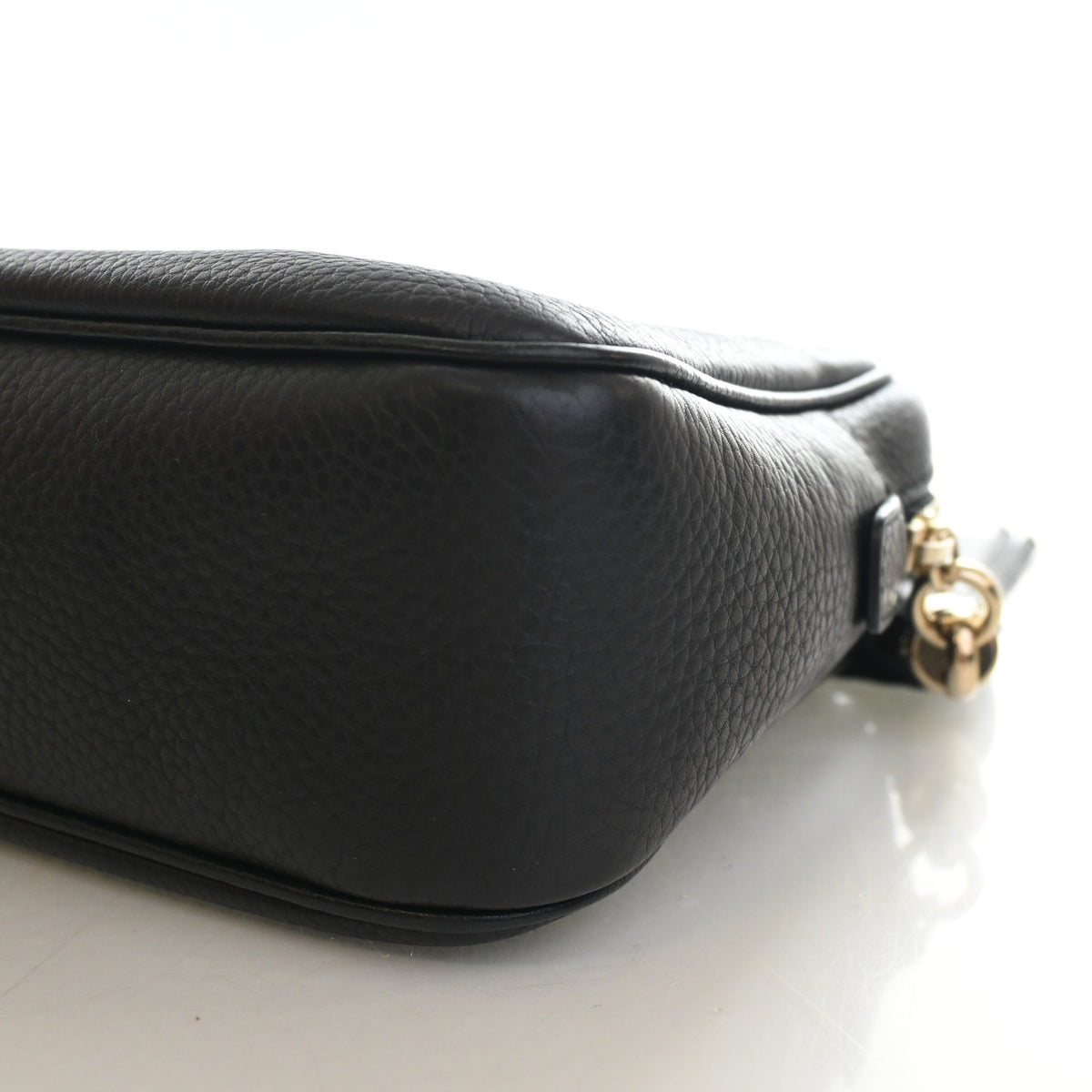 Pre-Owned Gucci Shoulder Bag Calfskin Soho Chain, side view