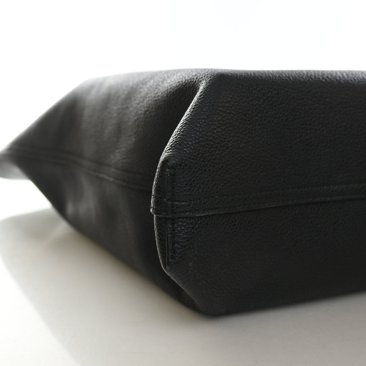 Gucci Calfskin Vertical Logo Tote, photo 6 of 13