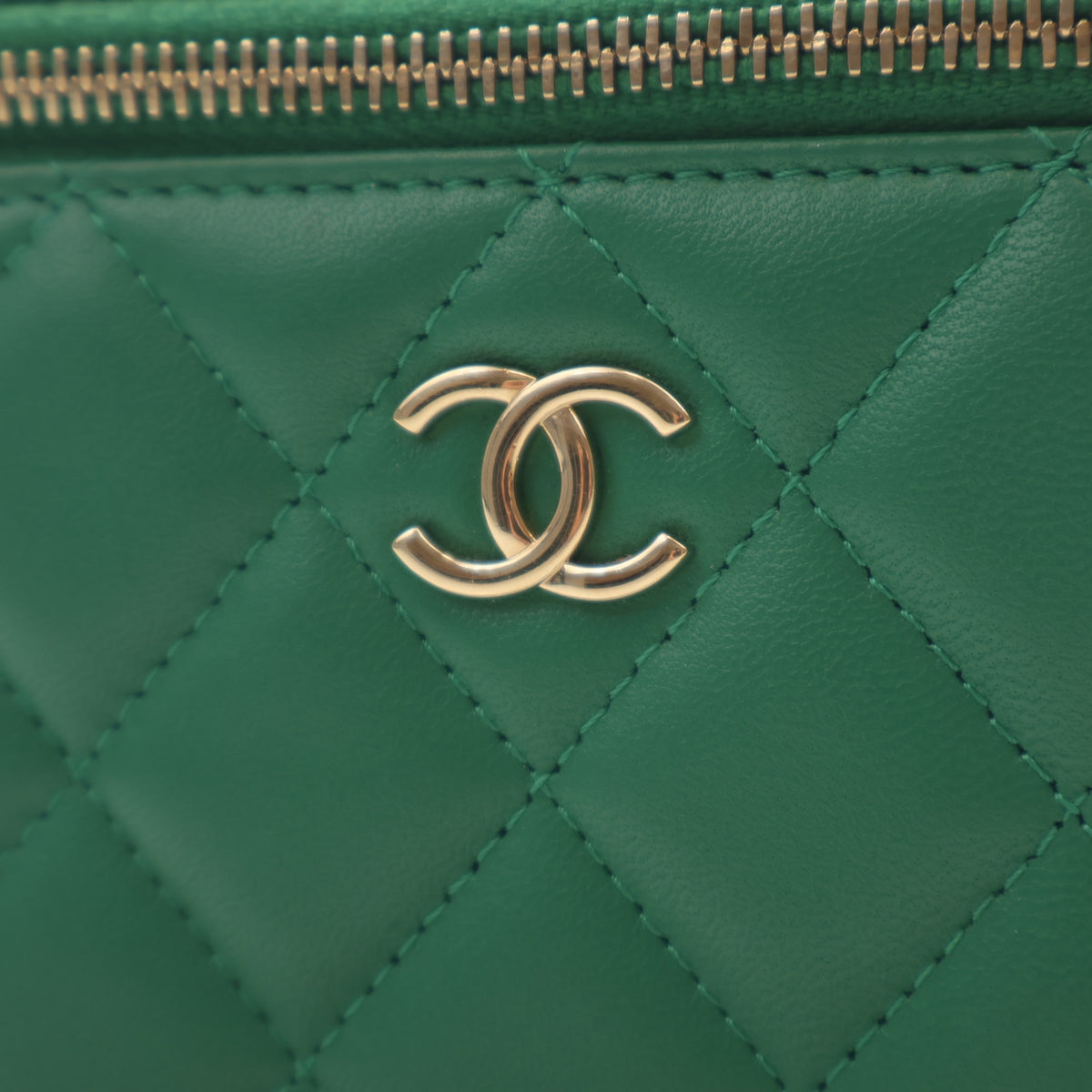 Chanel Lambskin Top Handle Vanity Case, photo 4 of 16