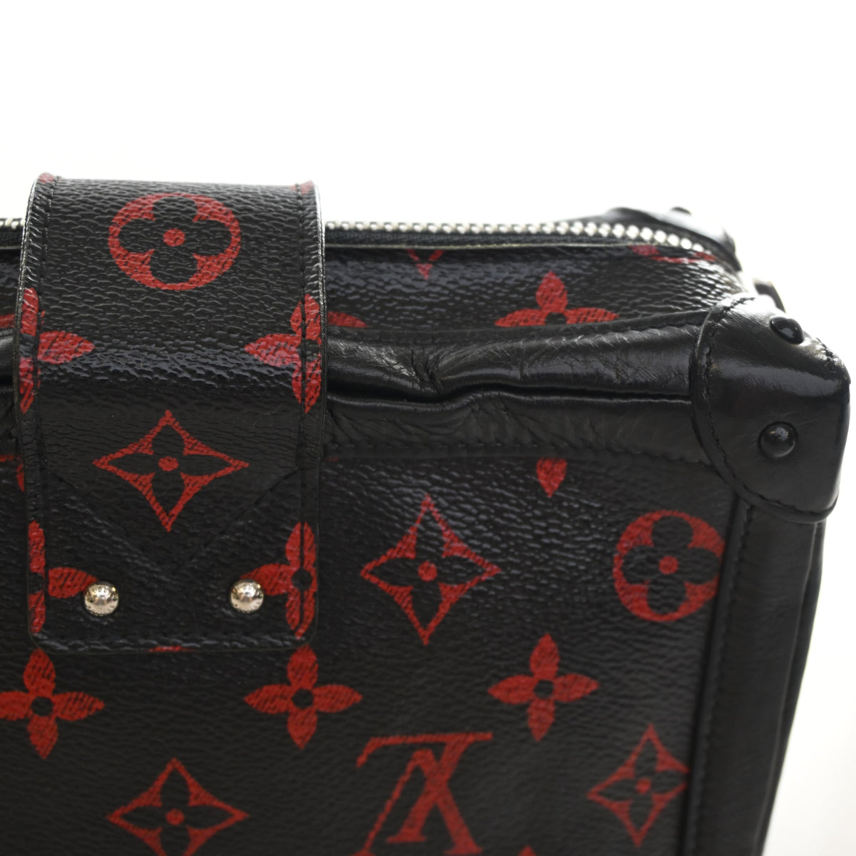 Pre-Owned Louis Vuitton Monogram Infrarouge Petite Malle Soft, corner and edge detail, photo 13 of 15
