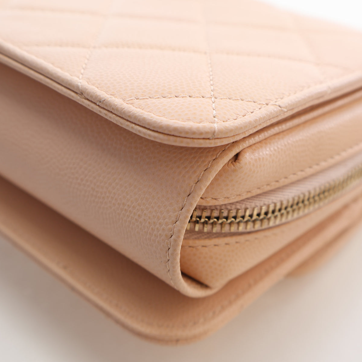 Pre-Owned Chanel Flap Bag Mini Caviar Leather Like A Wallet, corner and edge detail, photo 14 of 18