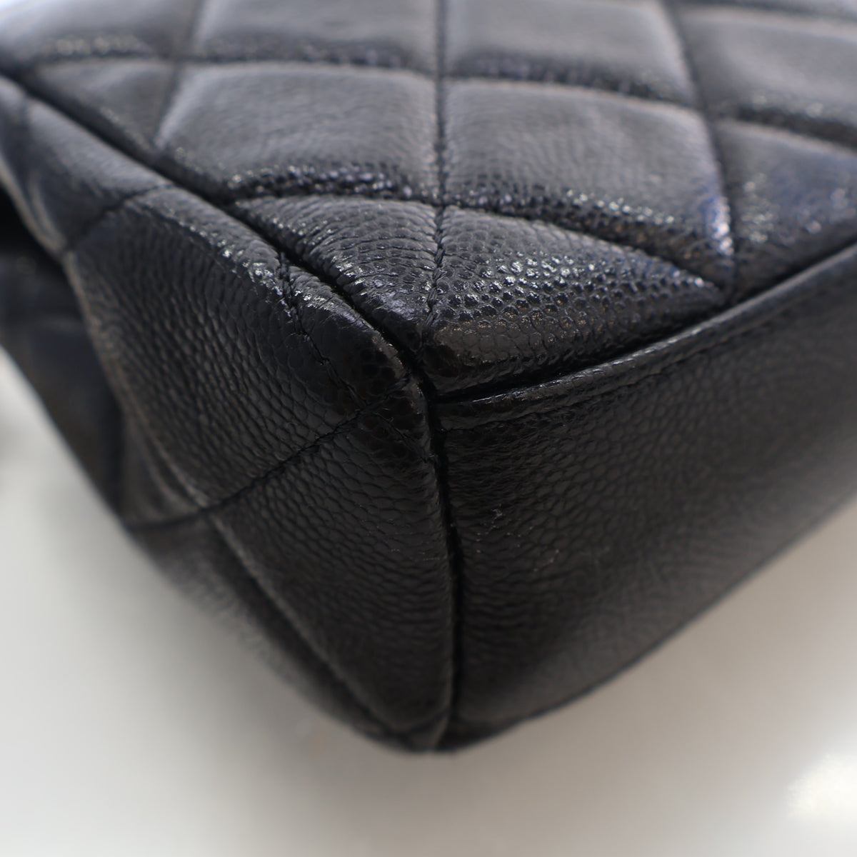 Pre-Owned Chanel Flap Bag Mini Caviar Leather Classic Single, corner and edge detail, photo 13 of 19