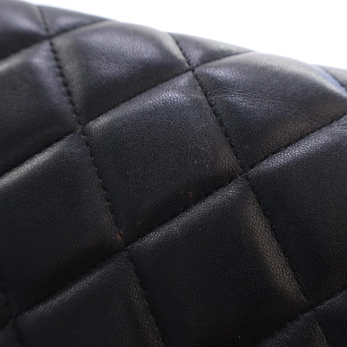 Chanel Large Lambskin Clutch on Chain, photo 4 of 19