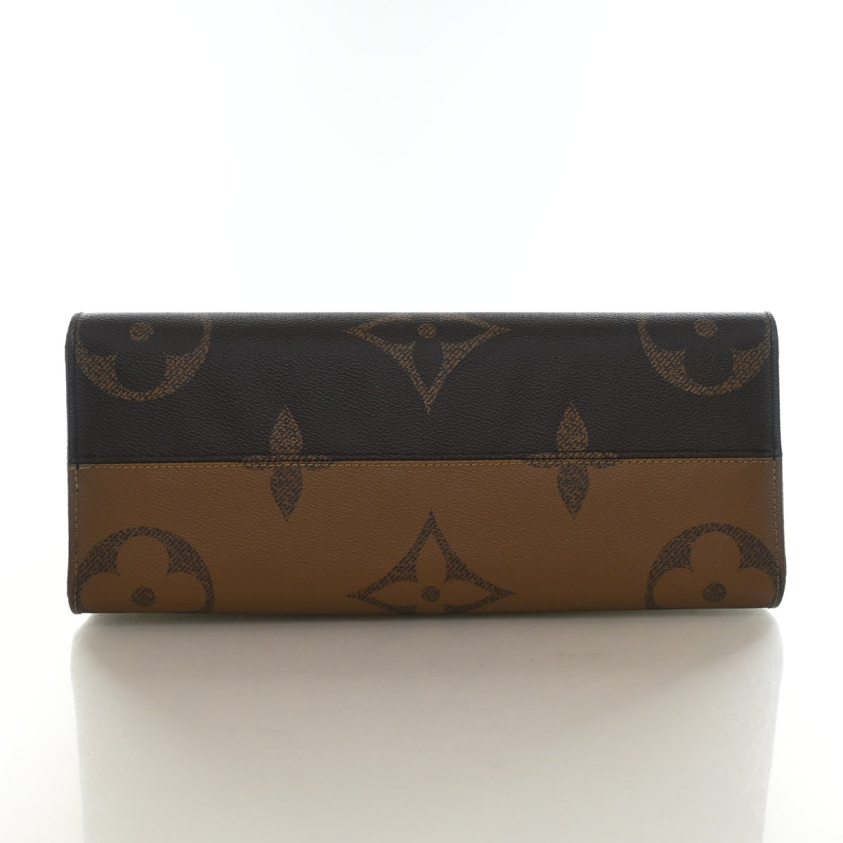 Pre-Owned Louis Vuitton Onthego MM Reverse Giant Monogram, base and feet view, photo 6 of 13