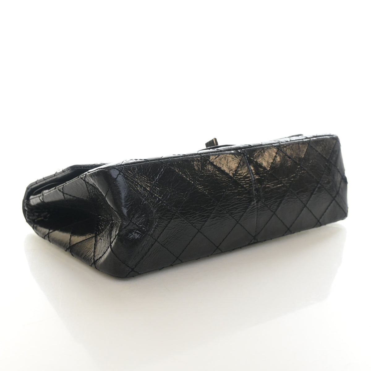 Pre-Owned Chanel Flap Bag 226 Aged Calfskin Reissue 2.55, base and feet view