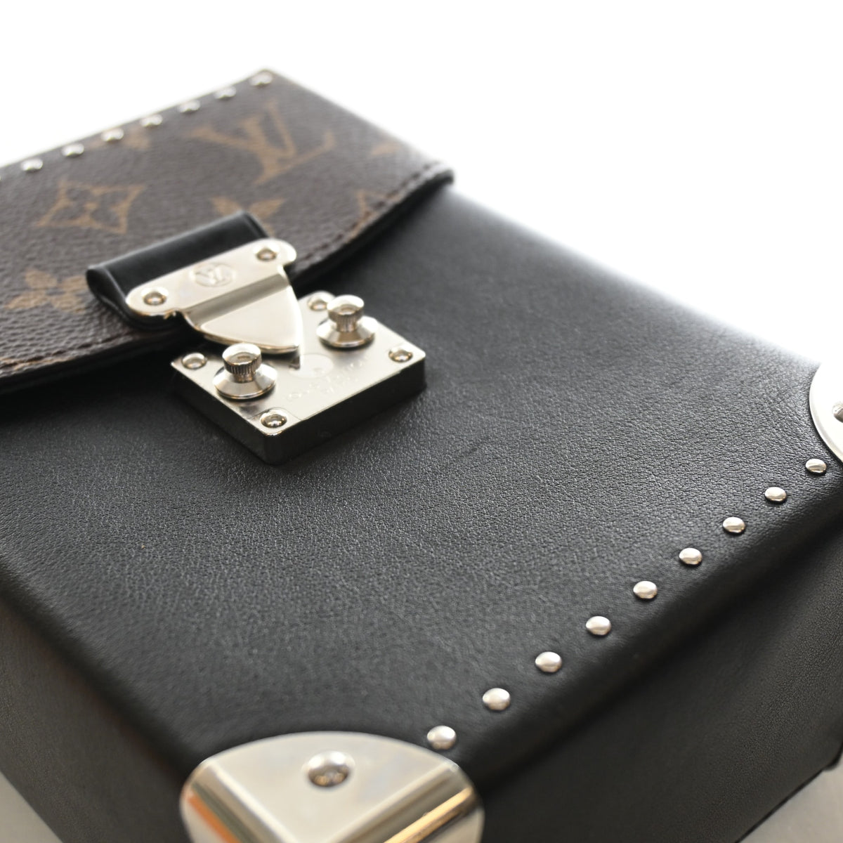 Pre-Owned Louis Vuitton Camera Calfskin Box Bag, silver hardware