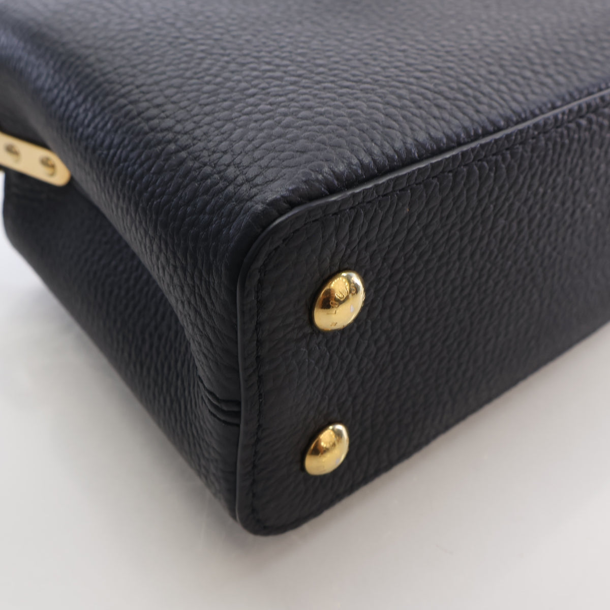 Pre-Owned Louis Vuitton Mini Taurillon Capucines, base view