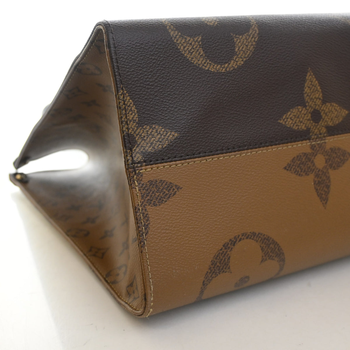 Louis Vuitton Reverse Giant Monogram OnTheGo GM, photo 5 of 12