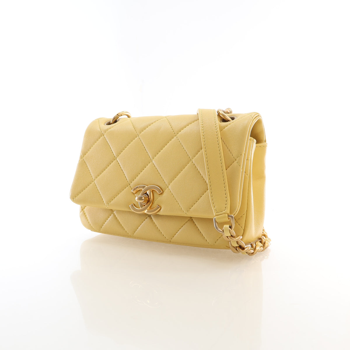 Pre-Owned Chanel Flap Bag Lambskin CC, three-quarter view