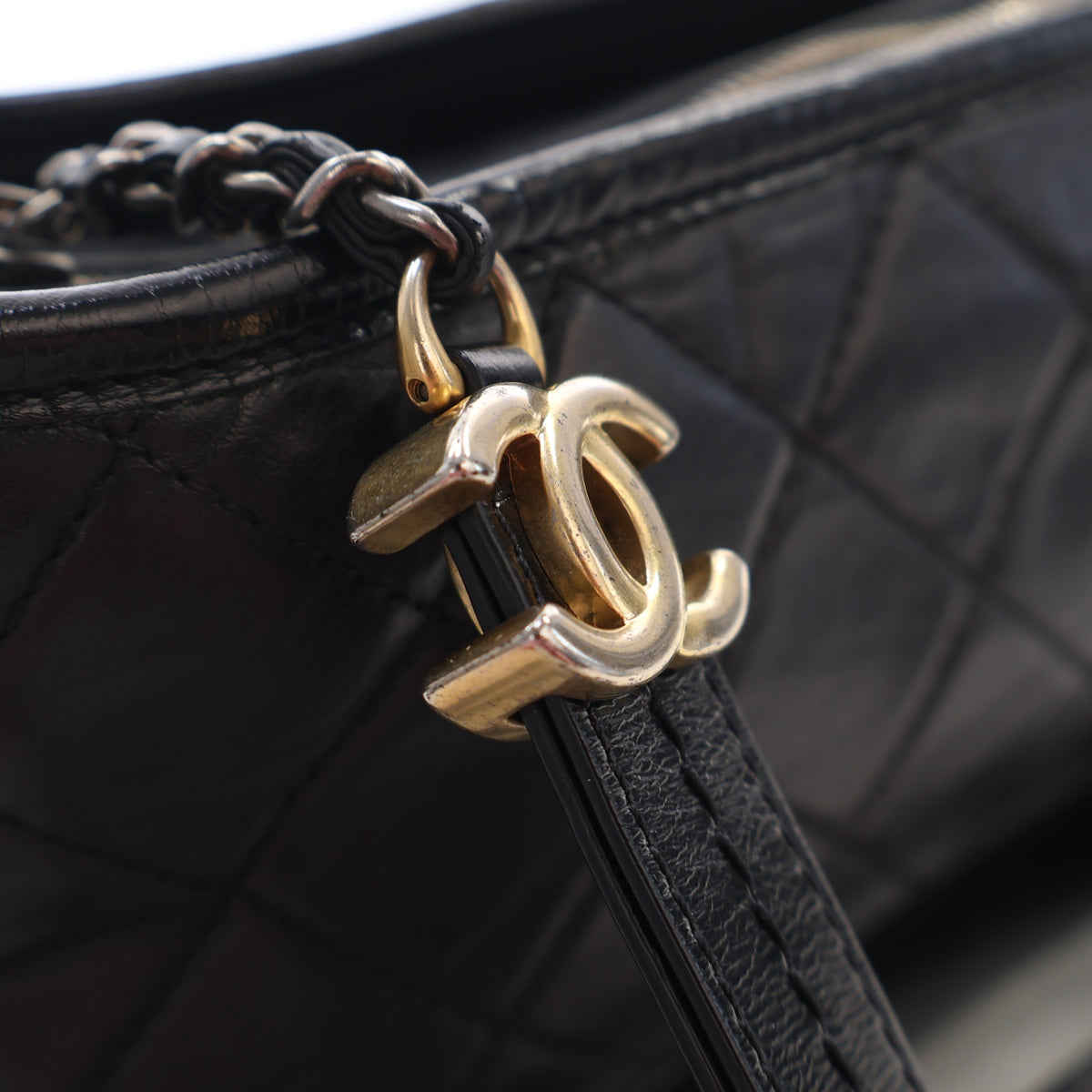 Pre-Owned Chanel Hobo Small Calfskin Gabrielle, gold hardware close-up, photo 20 of 22