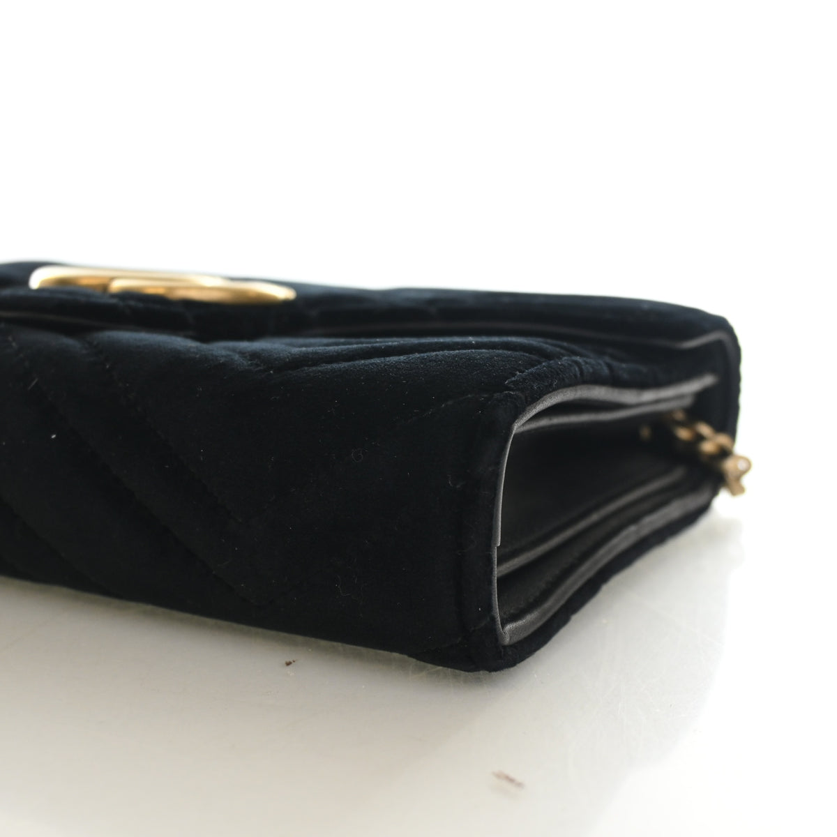 Pre-Owned Gucci Wallet On Chain Velvet Marmont WOC, side profile, photo 8 of 14
