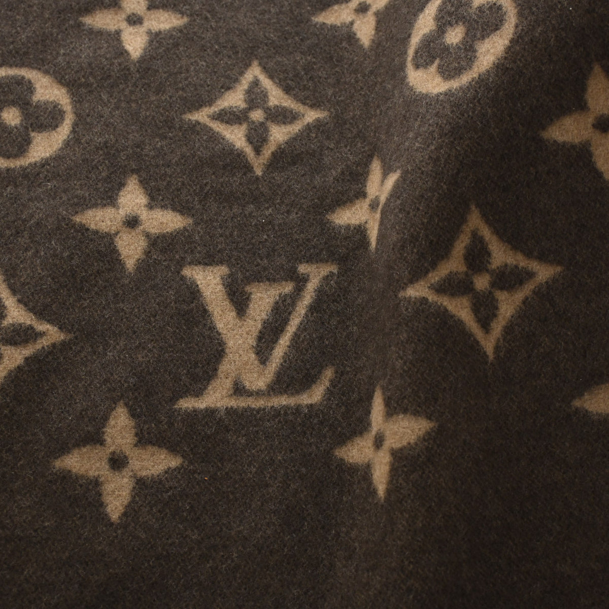 Pre-Owned Louis Vuitton Neo Monogram Blanket, logo detail, photo 6 of 9