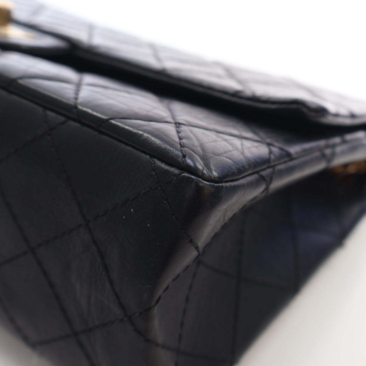 Pre-Owned Chanel Flap Bag Aged Calfskin 2.55 Reissue, corner detail