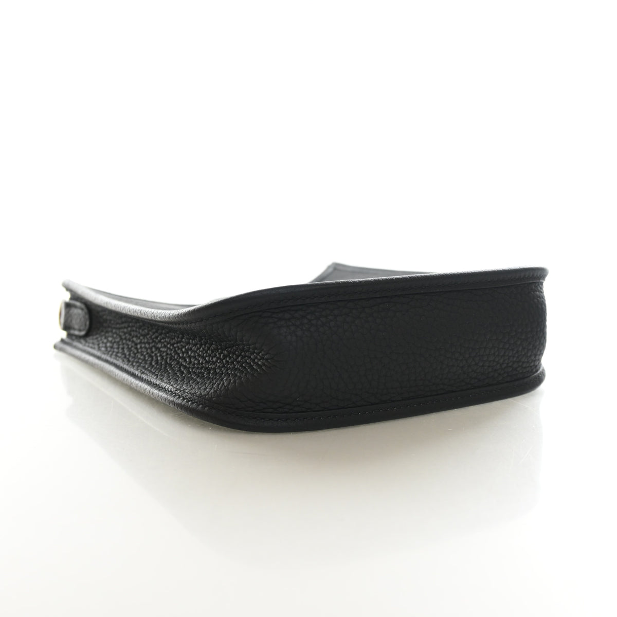 Pre-Owned Hermès Evelyne TPM Noir Clemence Leather 16, side profile, photo 4 of 13