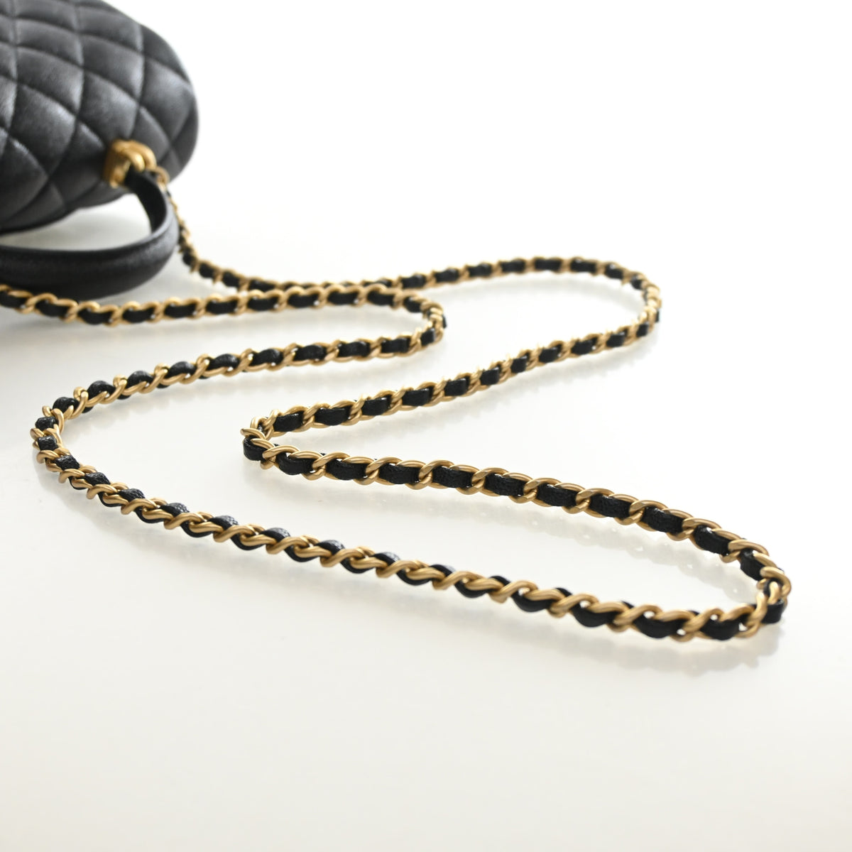 Pre-Owned Chanel Classic Flap Mini Caviar Leather Rectangular Top Handle Bag, strap and chain detail
