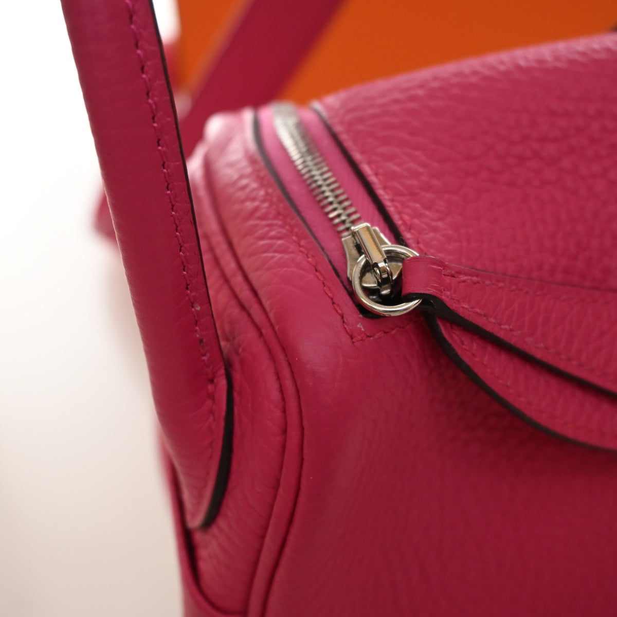 Hermès Rose Shocking Clemence Mini Lindy 20, photo 14 of 15