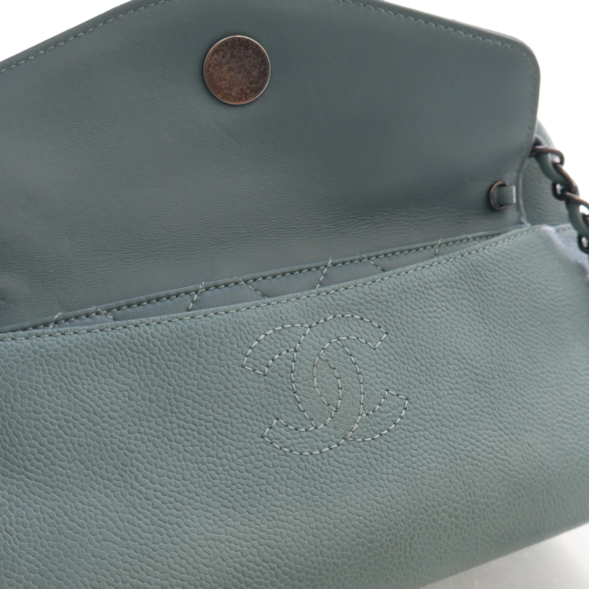Pre-Owned Chanel Camera Bag Medium Caviar Leather Coco Break, logo detail